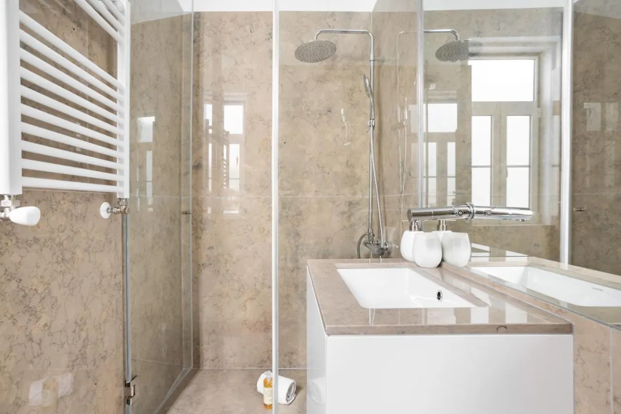 Joivy Marvelous 3-Bed Home With Astonishing View And Terrace, Nearby St George Castle Lisbon